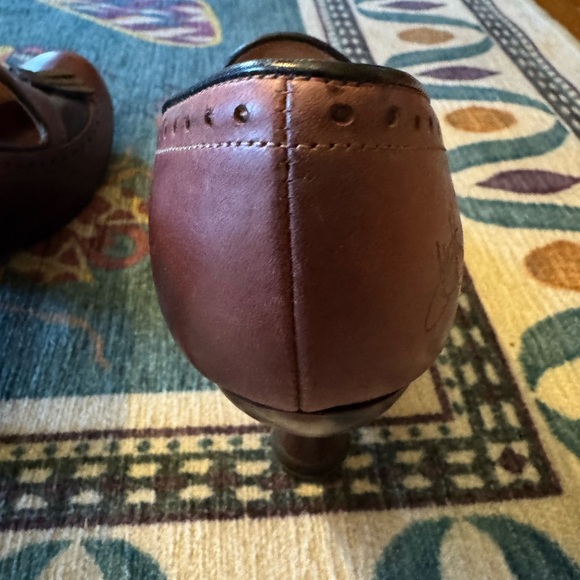 John Fluevog Women's Two-Tone Brown and Black Loafers - Picture 9 of 10